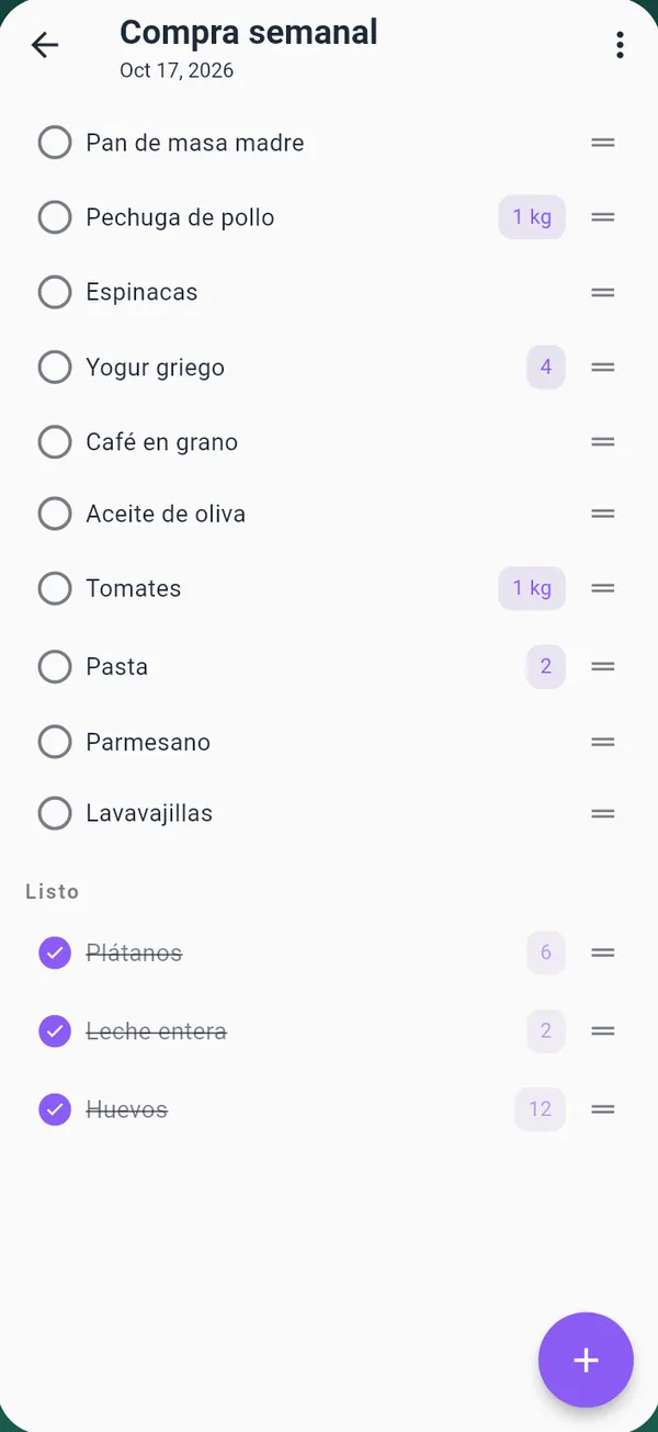 Una lista de la compra semanal con productos marcados